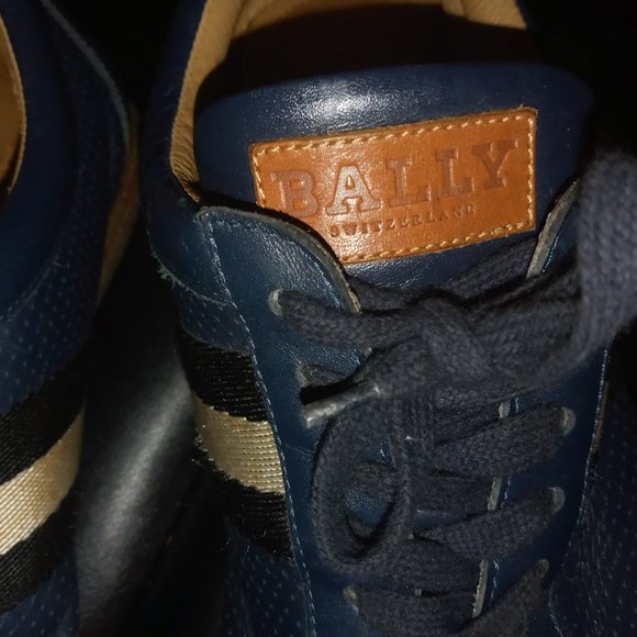 Preowned Bally Switzerland perforated blue leather size 10